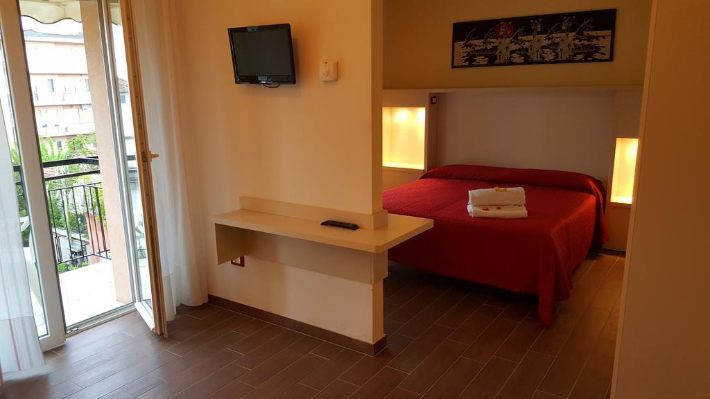 Hotel Perla Verde Ріміні Номер фото